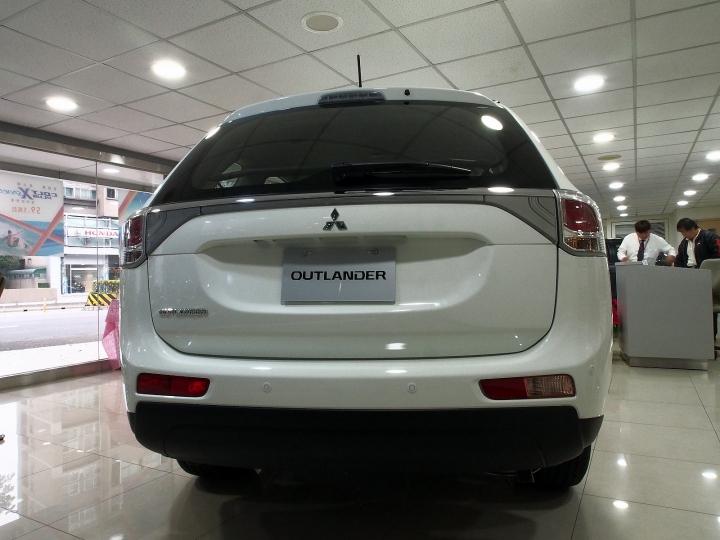 一種動力,一個世代,這裡雖然沒有PHEV,但鑑賞Outlander也是一定要的 | 匯豐景美所 Outlander賞車心得