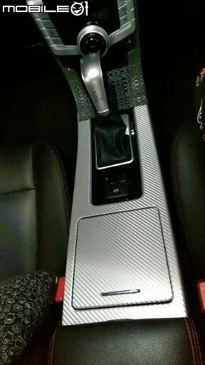 內裝掉漆自己救....