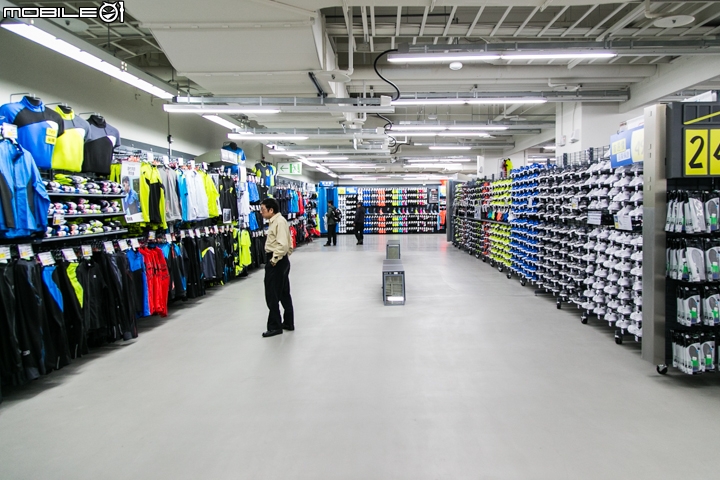 【採訪】1500坪的超大型平價運動商場 - 迪卡儂中和店正式開幕!