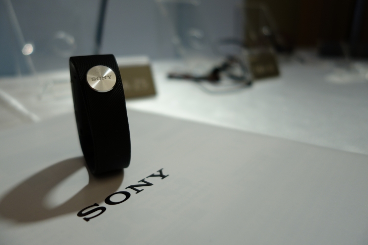 【開箱】實踐智慧生活,簡約時尚的延伸!SONY Smartband Talk SWR30 智慧手環簡易開箱