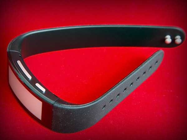 來自 星際效應後的時尚科技 SONY SMARTBAND TALK