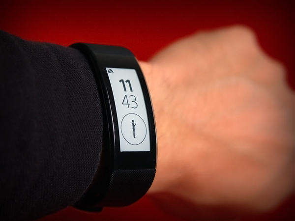 來自 星際效應後的時尚科技 SONY SMARTBAND TALK