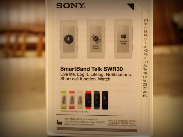 來自 星際效應後的時尚科技 SONY SMARTBAND TALK