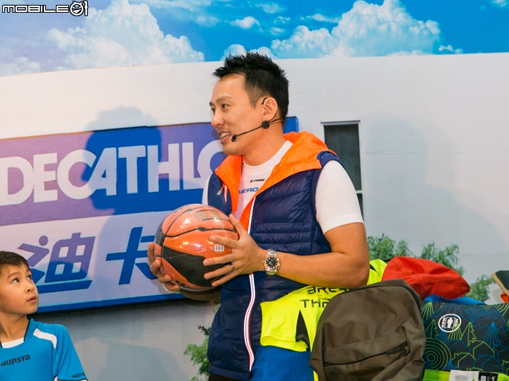 【採訪】1500坪的超大型平價運動商場 - 迪卡儂中和店正式開幕!