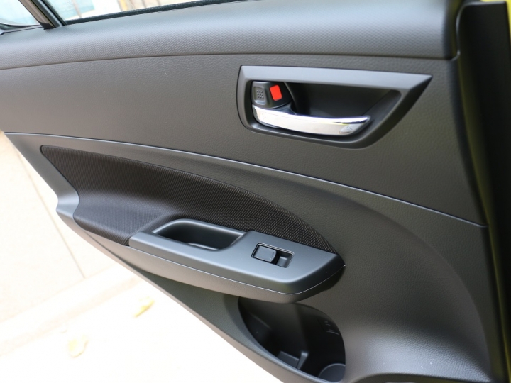 大陸 swift sport CVT開箱作業,圖片很多
