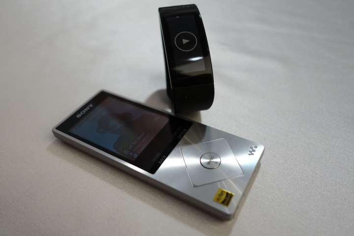 【開箱】實踐智慧生活,簡約時尚的延伸!SONY Smartband Talk SWR30 智慧手環簡易開箱