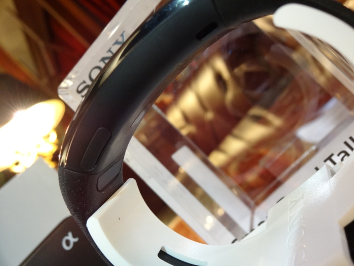 時尚簡約 科技?還是精品!?? 智慧型穿戴裝置新選擇 SONY SmartBand Talk
