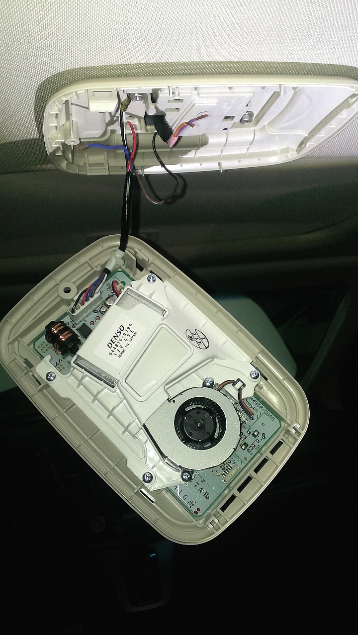 來自HONDA日本原廠的好物,LED車室燈結合負離子空氣清淨機