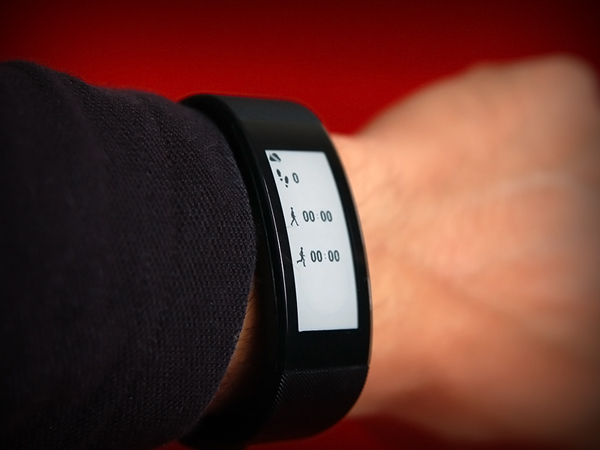 來自 星際效應後的時尚科技 SONY SMARTBAND TALK