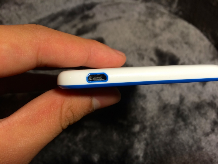開箱!HTC Desire 820 白藍開封加夜拍比較