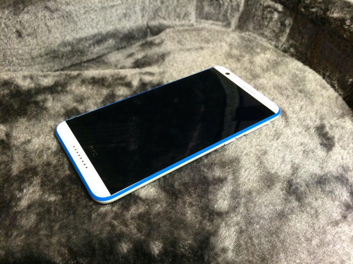 開箱!HTC Desire 820 白藍開封加夜拍比較