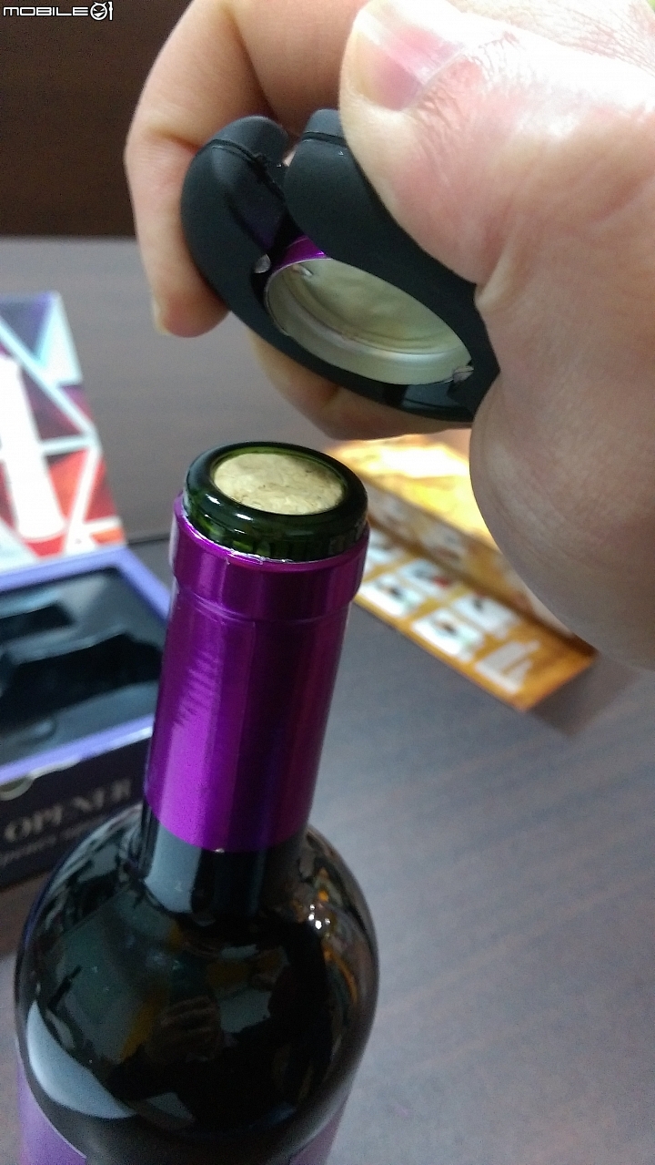 【開箱】開瓶只要一秒鐘-自動氣壓紅酒開瓶器開箱分享及簡單心得 (圖有一點多...)