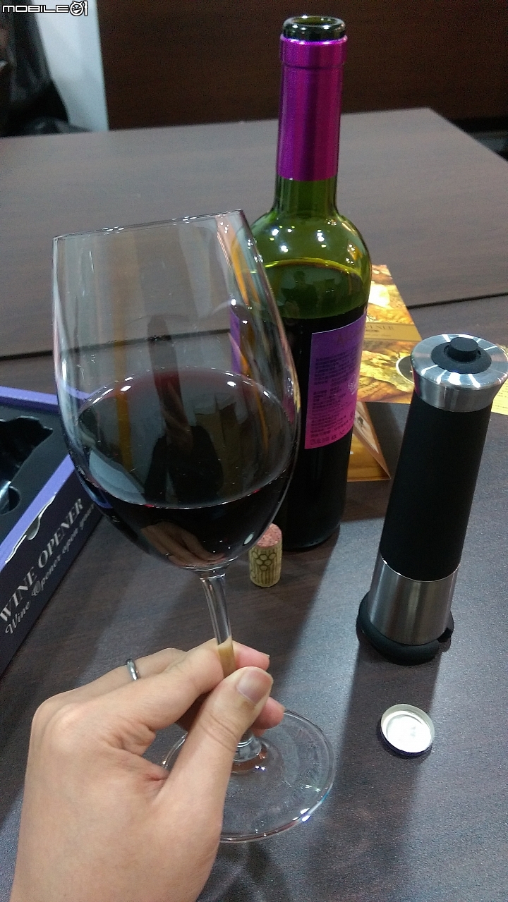 【開箱】開瓶只要一秒鐘-自動氣壓紅酒開瓶器開箱分享及簡單心得 (圖有一點多...)