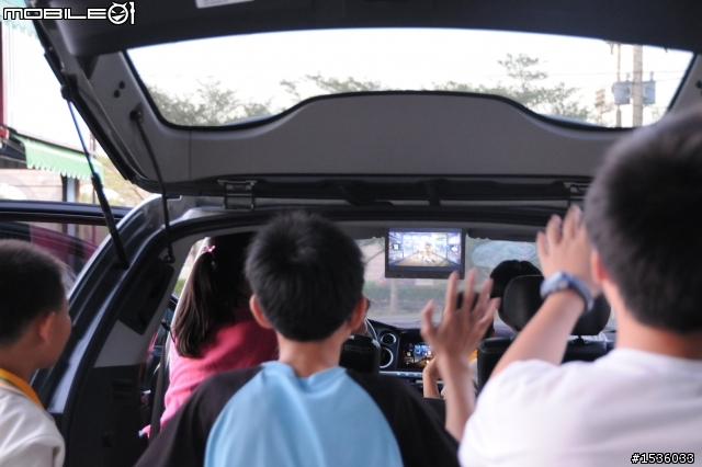 2010年Luxgen SUV以智慧車為訴求,原配有胎壓偵測器卻取消,有點可惜。
