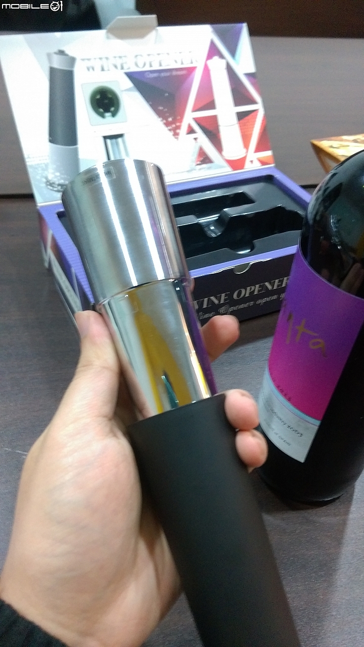 【開箱】開瓶只要一秒鐘-自動氣壓紅酒開瓶器開箱分享及簡單心得 (圖有一點多...)