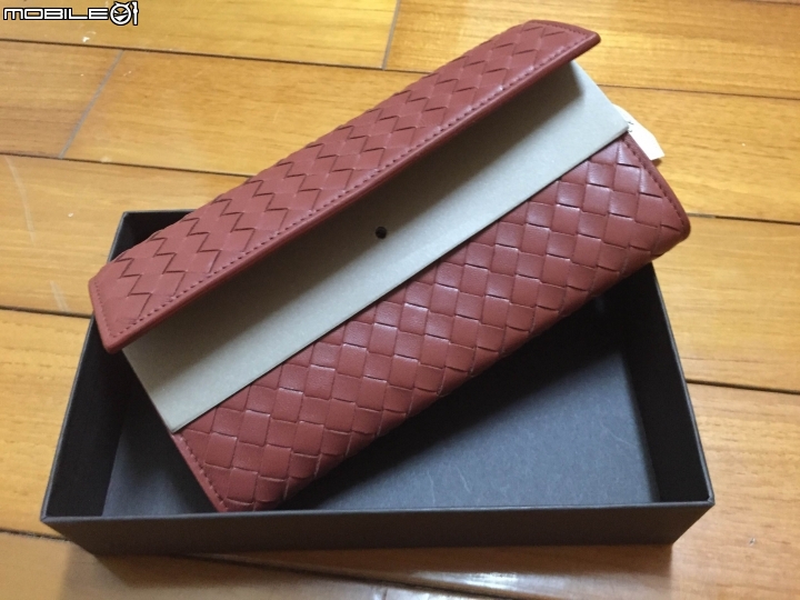 Bottega Veneta 長夾(限時特惠搶到的)+ Prada 鞋 +Ysl太陽眼鏡(一起開箱)