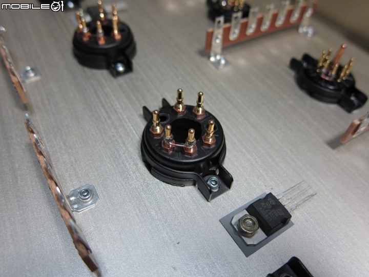 真空管綜合擴大機_5881三極管接法手工搭棚組裝