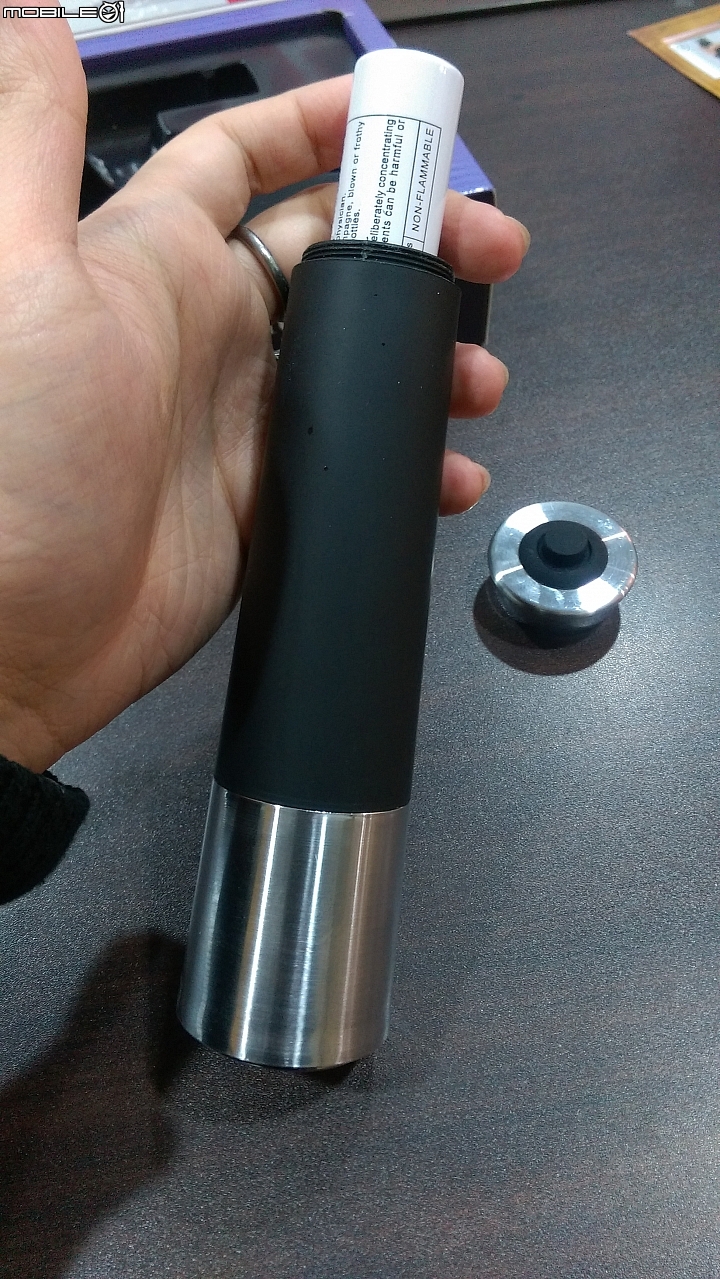 【開箱】開瓶只要一秒鐘-自動氣壓紅酒開瓶器開箱分享及簡單心得 (圖有一點多...)