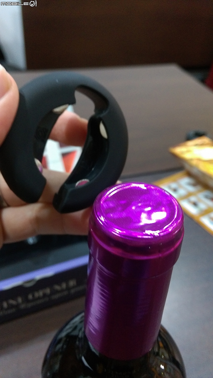 【開箱】開瓶只要一秒鐘-自動氣壓紅酒開瓶器開箱分享及簡單心得 (圖有一點多...)