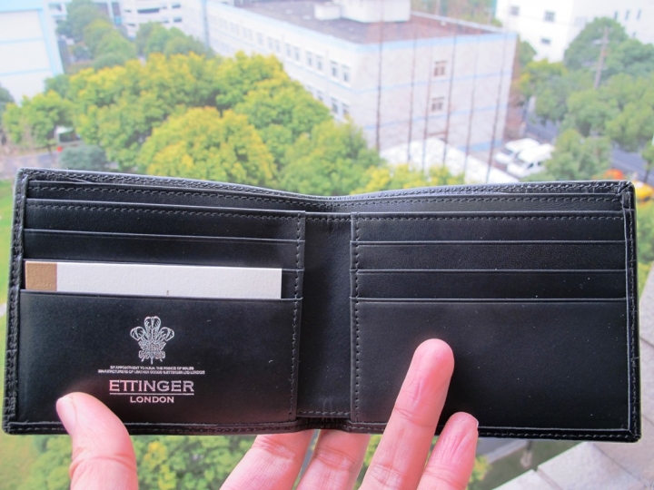 Ettinger鱷魚壓紋黑色牛皮兩折錢包