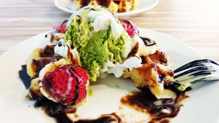 (食記三重) 三重國小捷運站附近的 "樂圈比利時鬆餅專賣"