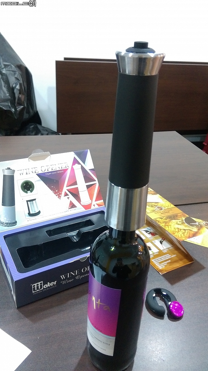 【開箱】開瓶只要一秒鐘-自動氣壓紅酒開瓶器開箱分享及簡單心得 (圖有一點多...)