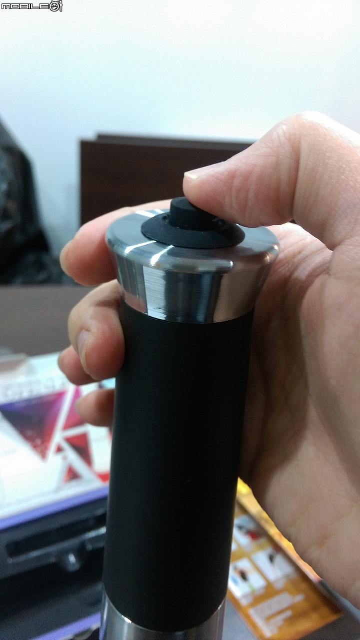 【開箱】開瓶只要一秒鐘-自動氣壓紅酒開瓶器開箱分享及簡單心得 (圖有一點多...)
