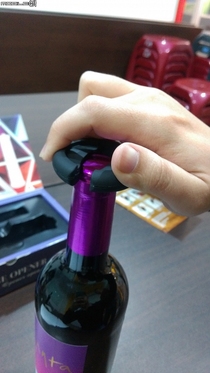【開箱】開瓶只要一秒鐘-自動氣壓紅酒開瓶器開箱分享及簡單心得 (圖有一點多...)