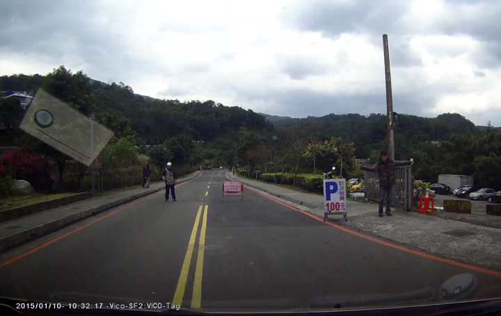 小心十分瀑布旅遊中心停車被騙去停100元的私人停車場