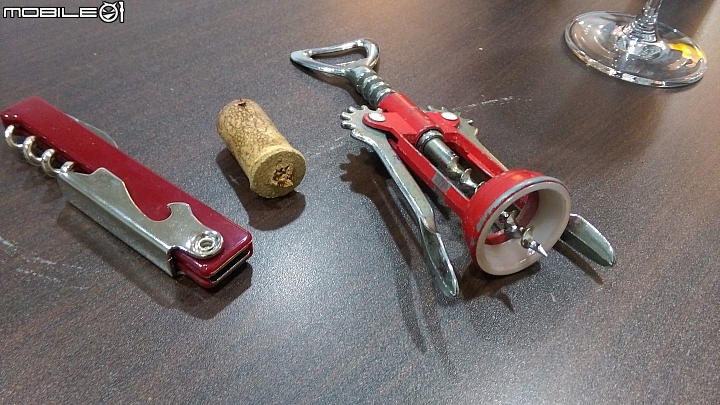 【開箱】開瓶只要一秒鐘-自動氣壓紅酒開瓶器開箱分享及簡單心得 (圖有一點多...)