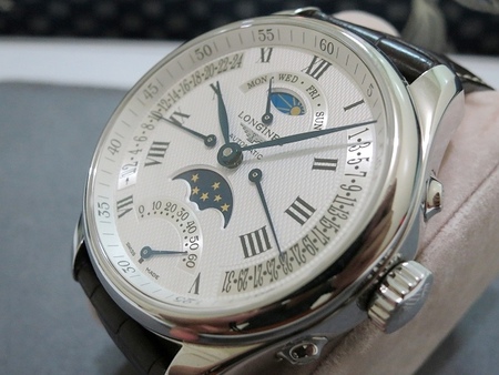 打造手腕上的品味,小資上班族錶款建議 : 浪琴四逆跳月相錶 Longines Master Retrograde Moonphases