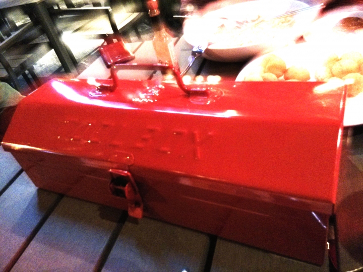秋紅谷歌劇院附近工業風義式餐廳 YY Lite