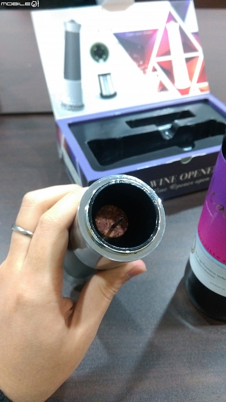 【開箱】開瓶只要一秒鐘-自動氣壓紅酒開瓶器開箱分享及簡單心得 (圖有一點多...)