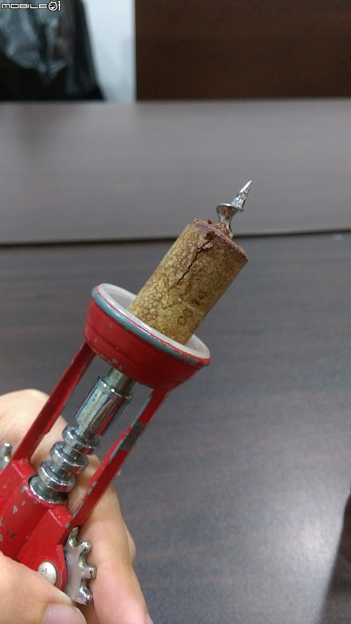 【開箱】開瓶只要一秒鐘-自動氣壓紅酒開瓶器開箱分享及簡單心得 (圖有一點多...)