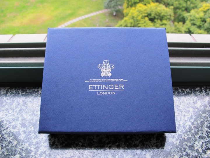 Ettinger鱷魚壓紋黑色牛皮兩折錢包