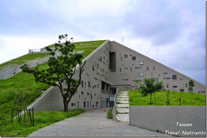 【台東.知本】這是山脈?丘陵?外星人基地?其實是台東大學知本校區圖書館啦 (附校園平面圖)