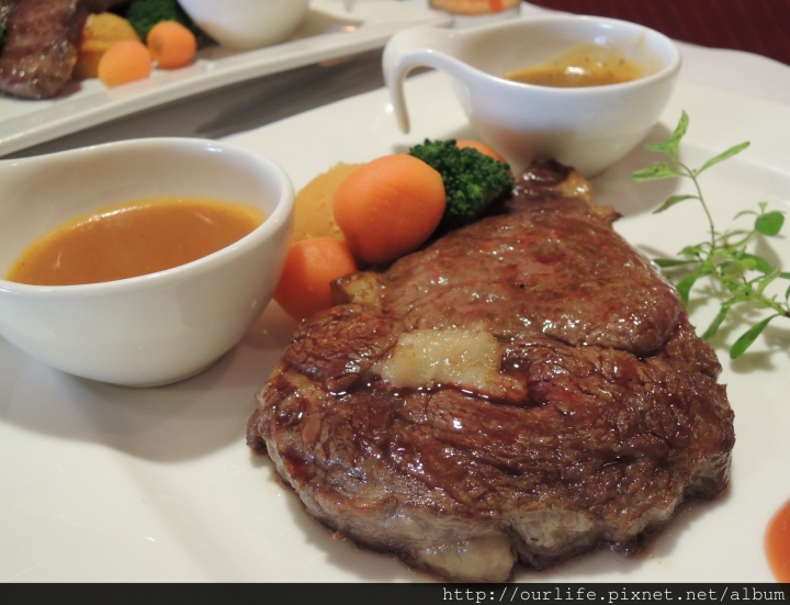 台中大里.軟嫩鮮甜又多汁的法式油封鴨胸@廚異料理牛排館(+wifi)