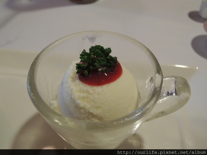 台中大里.軟嫩鮮甜又多汁的法式油封鴨胸@廚異料理牛排館(+wifi)