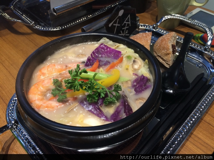 中友商圈.咖啡鑽最新品牌-義式鍋麵@千金in一中
