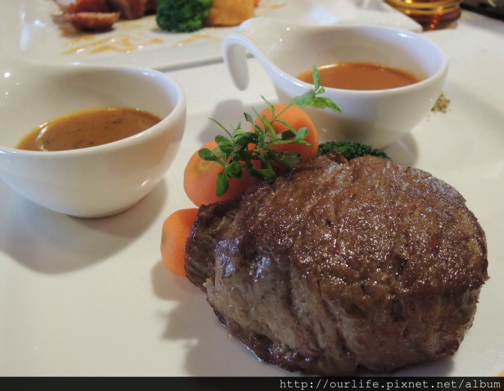 台中大里.軟嫩鮮甜又多汁的法式油封鴨胸@廚異料理牛排館(+wifi)