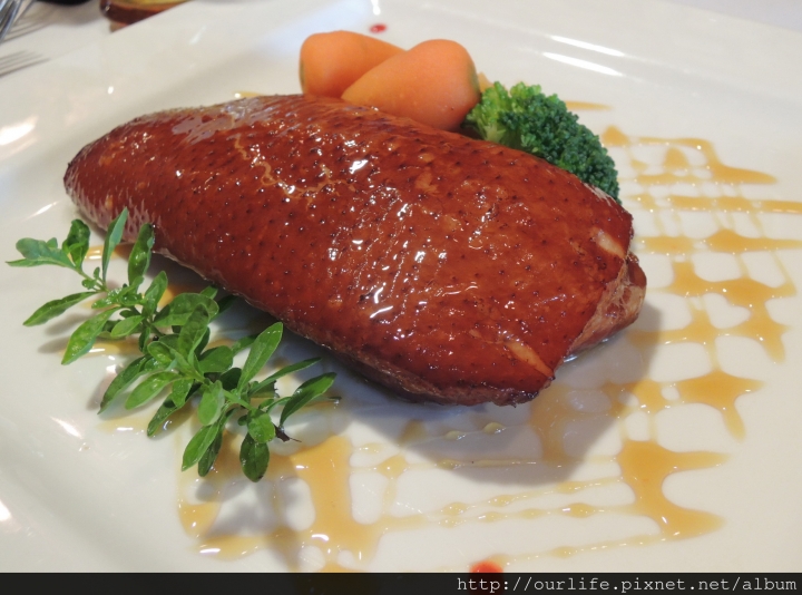 台中大里.軟嫩鮮甜又多汁的法式油封鴨胸@廚異料理牛排館(+wifi)