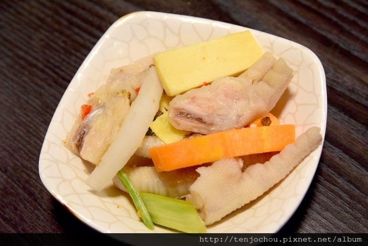 花花,甲飽沒【台北食記】東區 川巴子 川式麻辣火鍋 小菜吃到飽8