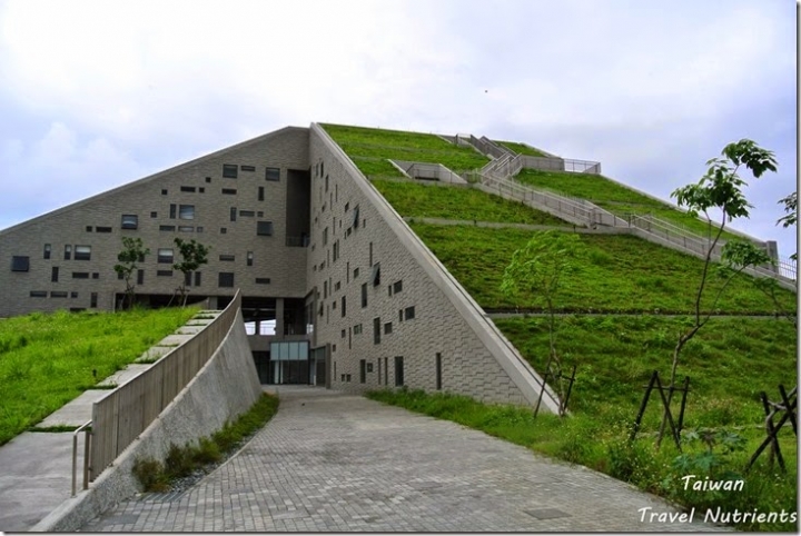 【台東.知本】這是山脈?丘陵?外星人基地?其實是台東大學知本校區圖書館啦 (附校園平面圖)