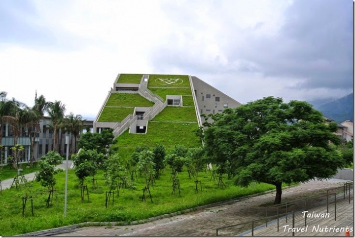 【台東.知本】這是山脈?丘陵?外星人基地?其實是台東大學知本校區圖書館啦 (附校園平面圖)