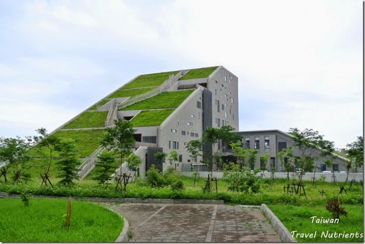 【台東.知本】這是山脈?丘陵?外星人基地?其實是台東大學知本校區圖書館啦 (附校園平面圖)