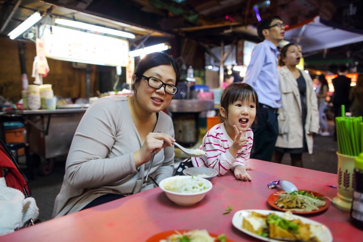 【中肯‧食記】臨江夜市‧胡記米粉湯‧半世紀超猛好滋味!