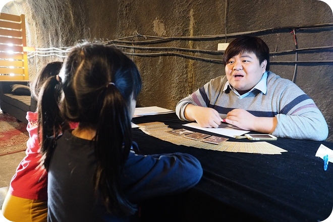 【痞子英雄冰凍時空展】到夢時代當痞子英雄:躲雷射,玩飛人,零下18度冰宮還有塔羅牌算命