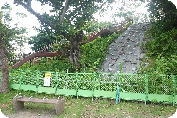 【沖繩超長溜滑梯大評比】屁股再痛也要玩!! (浦添,奧武山,西崎親水,海軍壕公園)