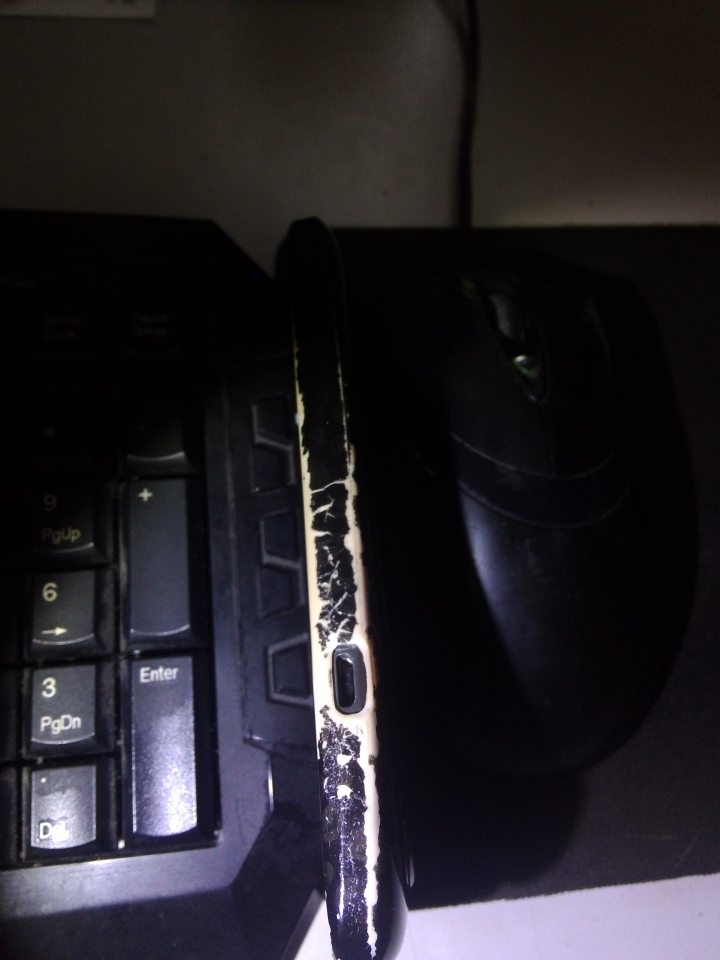 (2/18更新發現充電孔裝歪-請客人來店裡取件的簡訊都能忘記發?)我的HTC ONE S"又"掛了...這維修品質也太爛..有影片證明