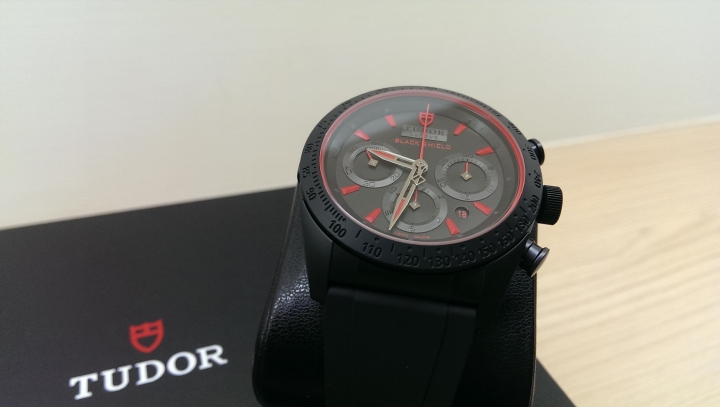 【開箱】神盾局番外篇 之 黑盾極速騎士 TUDOR FASTRIDER BALCK SHIELD